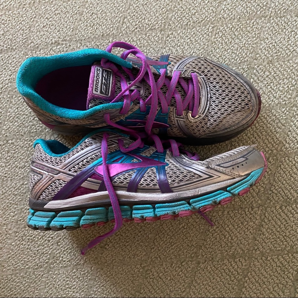 Brooks running sneakers size 8
